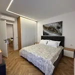 Golden Shore Apartman Golem
