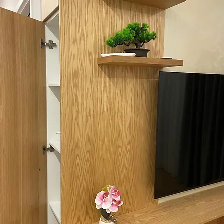 Golden Shore Apartment *