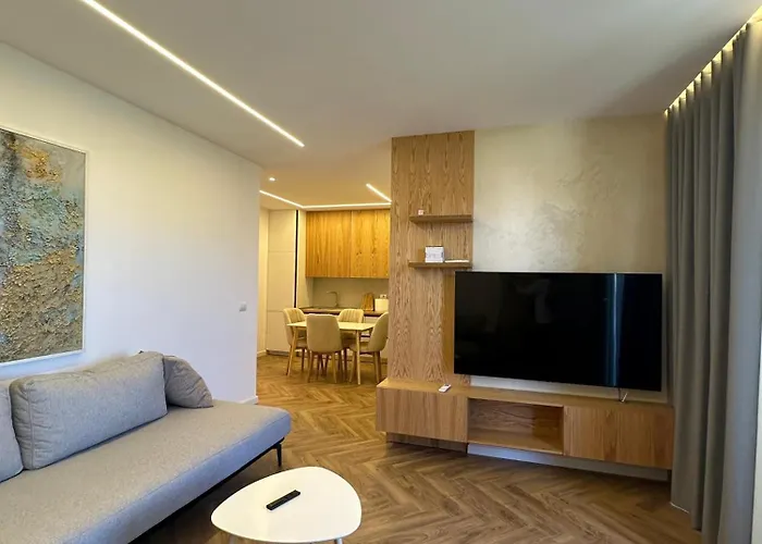 Golden Shore Apartment *